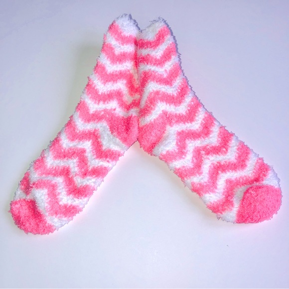 3/$15 NEW Fuzzy Soft Crew Socks Wave Pattern 1 PAIR Women’s - Picture 4 of 14